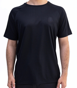 เสื้อยืดคอกลมแขนสั้นสีดำสำหรับผู้ชาย ทรงโอเวอร์ไซส์ สไตล์ลำลอง สีพื้น ผ้าฝ้ายเจอร์ซีย์ถัก 100% ย้อมสีเรียบ นุ่มสบายผิว น้ำหนัก 230 กรัม - Product Image 1