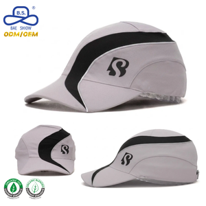 Gorra Deportiva de Color Gris y Negro con Detalles Reflectantes y Logotipo de TPU para Actividades Deportivas al Aire Libre y Ciclismo, Directo de Fábrica OEM ODM - Product Image 1