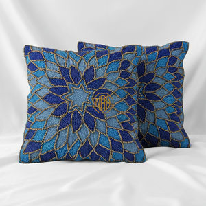 Funda de Cojín y Funda de Almohada Bordadas a Mano con Diseño Floral de Estrellas Azules, Decoración Moderna para Sofá, Personalizable - Product Image 1