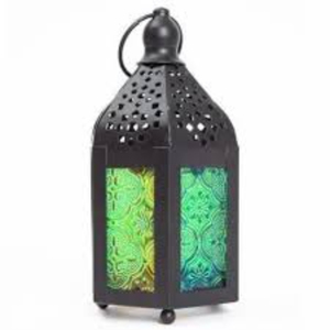 Lanterne à bougie de style marocain avec support en métal, lanterne décorative en fer noir et verre, à suspendre ou à poser sur table, pour intérieur et extérieur. - Product Image 3