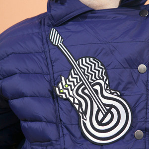 Gato sentado sobre una guitarra – Bordado termoadhesivo digitalizado para diseños, logotipos, parches - Product Image 6