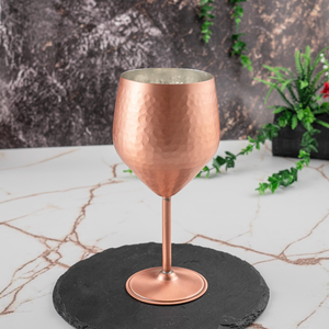 Gobelet à vin en cuivre martelé à long pied, finition métallique classique, élégant accessoire de bar pour restaurant, mariage, fête et maison - Product Image 1