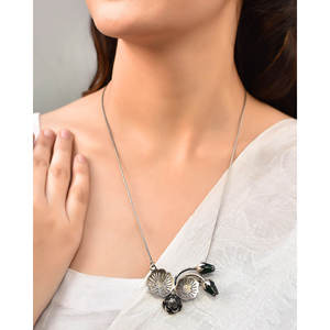 Collar con Colgante de Plata de Moda Meera Jaipur Pushp - Product Image 2