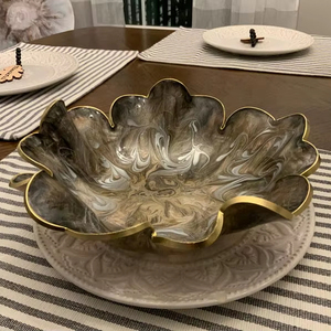 ถาดเสิร์ฟงานฝีมือทำมือลายเกลียวเงินและทองเรซิ่นแบบสั่งทำพิเศษ ทาสีด้วยมือ ดีไซน์เหนือกาลเวลา - Product Image 1