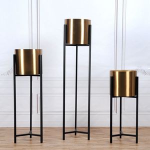 Support de jardinière en métal pour terrasse, conçu pour de magnifiques arrangements botaniques sur les toits, les balcons, les patios et les espaces extérieurs. - Product Image 3