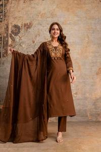 Ensemble élégant de kurta, pantalon et dupatta brodés marron café avec doublure complète pour femmes, idéal pour les occasions de mariage traditionnelles - Product Image 1