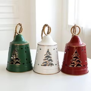 Charme de cloche de Noël en métal décoratif pour la décoration de la maison et des événements de fin d'année - Product Image 4