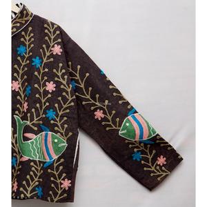 เสื้อแจ็คเก็ตผ้าฝ้ายคอจีนปักลายดอกไม้และปลา สำหรับผู้หญิง แบรนด์ WOODEN BLOCK CRAFT INDIA ระบายอากาศได้ดี แขนยาว เหมาะสำหรับฤดูใบไม้ร่วง - Product Image 5