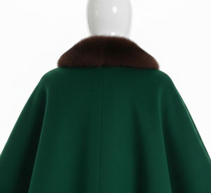 Capes en fourrure élégantes pour femmes – Vêtements d'extérieur de luxe en fausse fourrure, veste d'hiver douce et moelleuse, cape tendance pour femmes pour les soirées - Product Image 6
