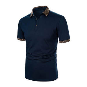 Polo à manches courtes beige pour homme avec col et poignets à motifs marron, tissu Oxford en coton respirant décontracté - Product Image 5