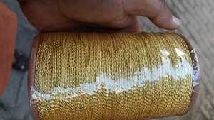 Hilo dorado de la mejor calidad hecho con fibra metálica premium, ideal para bordado, costura, apliques, insignias, uniformes y costuras decorativas. - Product Image 5