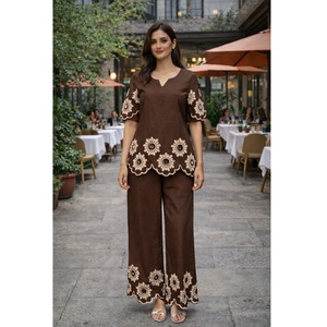 Colección de Conjuntos de Dos Piezas de Manga Corta para Mujer a la Moda, Disponibles a Bajo Precio, Conjuntos para Oficina y Fiestas - Product Image 1