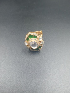 Anillo de cóctel clásico con doblet verde en forma de estrella de Amaira Jewels, chapado en oro, para mujer, ideal para fiestas y compromisos. - Product Image 2