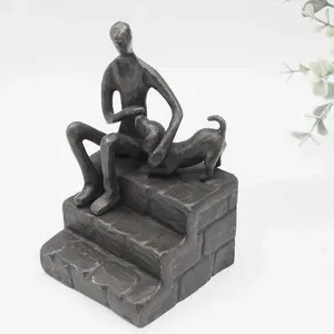 Sculpture d'art abstraite en aluminium de qualité supérieure, figurine 3D complète, homme avec chien sur les marches, décoration d'intérieur, artisanat de moulage plaqué or - Product Image 4