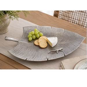 ถาดไม้ทรงสี่เหลี่ยมพร้อมหูจับรูปใบโอ๊คสีเงิน ดีไซน์คลาสสิก ทนทาน ใช้ตกแต่งโต๊ะ - Product Image 5