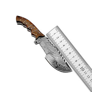 Cuchillo de caza hecho a mano de acero de Damasco con mango de cuerno de carnero y funda de cuero fino. - Product Image 2
