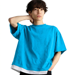 Camiseta Negra Extra Grande de Algodón para Hombre con Dobladillo en Contraste Blanco, Cuello Redondo, Manga Corta, Estilo Minimalista - Product Image 3