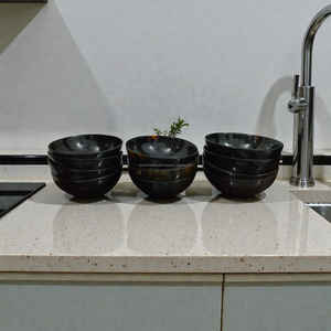 Assiette de service en corne de buffle noir foncé, finition haut de gamme, artisanale, 6,5 pouces de diamètre, polie naturellement, classique, décorative pour les fêtes - Product Image 2