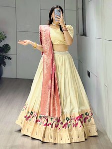 Lehenga Choli en soie Paithani de créateur avec richesse de broderies Zari et dupatta contrastant – Collection ethnique - Product Image 4