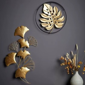 Sculpture murale en feuille de ginkgo dorée, art végétal moderne, décoration intérieure, décoration murale pour salon, pièce unique - Product Image 5