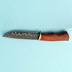 Cuchillo de Caza de Acero Damasco de Cobre Premium con Mango de Madera Burl y Funda de Cuero - Product Image 5
