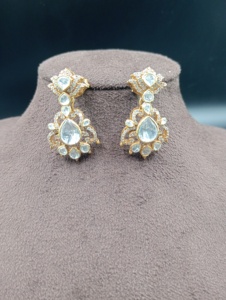 Pendientes Largos con Diseño Floral de Amaira Jewels, Chapados en Oro, Estilo Moderno para Bodas, de la India (Rajasthan) - Product Image 4