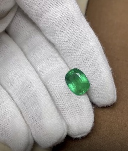 มรกตธรรมชาติจากแซมเบีย 4.80 กะรัต ทรงคุชชั่นคัท |   สีเขียวสดใส ได้รับการรับรองสำหรับเครื่องประดับชั้นดี - Product Image 5