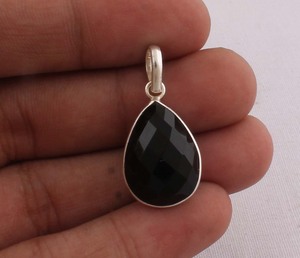 Pendentif en argent sterling 925 avec onyx noir, collier en pierre précieuse noire naturelle, bijoux artisanaux faits à la main, vente en gros, style gothique vintage - Product Image 1