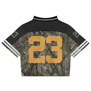 Camiseta con estampado moderno y arte llamativo, tacto de algodón suave y tela transpirable para comodidad durante todo el día. - Product Image 4