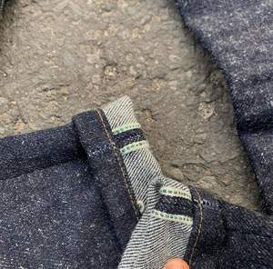Jean en denim ciré ample pour homme, coupe décontractée, noir, style streetwear hip-hop, vente en gros pour designers - Product Image 6