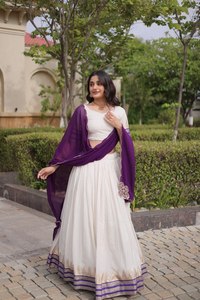 Conjunto de Lehenga Choli de Viscosa Jacquard Premium para Mujer, Marca Onam, con Dupatta en Contraste - Product Image 1