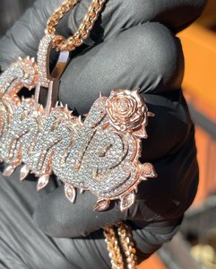 จี้เพชรโมอิสซาไนต์แบบกำหนดเอง สไตล์ฮิปฮอป VVS ประดับเพชรเต็มตัว  จี้ตัวอักษรเงินแท้ 925  จี้เพชรโมอิสซาไนต์สั่งทำ - Product Image 2