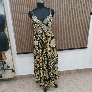 Robe longue bohème pour femme en coton mélangé imprimé à motif floral, col en V, bretelles spaghetti, coupe classique, taille élastique, tenue décontractée d'été - Product Image 1
