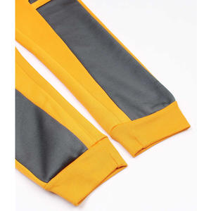 Ensemble de survêtement premium avec fermeture éclair, conçu par les meilleurs fabricants de vêtements pour la fourniture en gros de vêtements de sport - Product Image 5