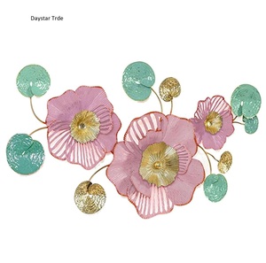 Escultura Metálica de Pared Daystar Trde con Diseño Floral en Rosa Dorado y Verde Azulado, Decoración Contemporánea para el Hogar, Arte para Sala de Estar - Product Image 1