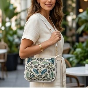 Bolso Bandolera con Bordado Sozni de Cachemira Blanco con Diseño Paisley en Verde Azulado y Verde - Product Image 2