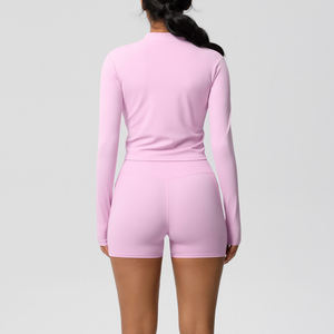 Conjunto de Yoga para Mujer: Shorts Ajustados de Gimnasio con Cintura Elástica, Ligeros, Transpirables, con Bolsillos y Top de Manga Larga con Cremallera - Product Image 3