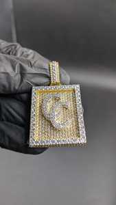 Pendentif personnalisé avec logo double lettre en diamant Moissanite VVS, entièrement serti de pierres, pendentif carré de style hip-hop - Product Image 2