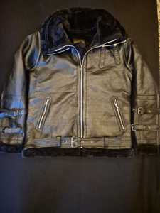 Veste en cuir de mouton Champ King avec doublure en fausse fourrure, fermetures éclair et boucles - Product Image 4