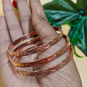 ชุดกำไลทองแดงลายนูน ทำด้วยมือ กำไลทองแดงแท้แบบซ้อนกัน ลายดอกไม้ สไตล์โบโฮ เครื่องประดับชนเผ่า - Product Image 3