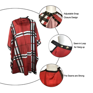 ผ้าคลุมตัดผมกันน้ำพิมพ์ลายโพลีเอสเตอร์สีดำพร้อมโลโก้แบรนด์ตามสั่งสำหรับร้านเสริมสวย พร้อมตะขอซิลิโคน - Product Image 6