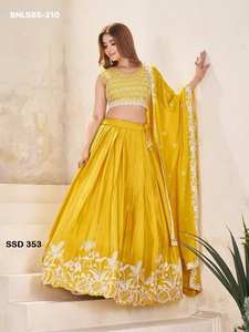 Nueva variedad de hermoso conjunto de Lehenga-Choli y Dupatta de seda Chinon con bordado de hilo y lentejuelas, proveedor indio. - Product Image 5