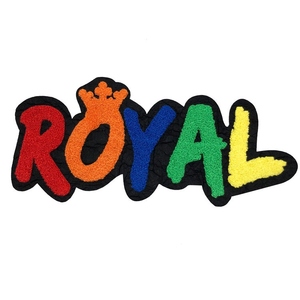Patch en chenille personnalisé avec lettrage, couleurs, formes et noms sur mesure pour vestes universitaires et vêtements streetwear - Product Image 2