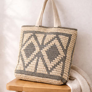 Bolsos de Mano Bohemios Decorativos con Borlas, Bolsos de Hombro Boho Premium Hechos a Mano con Doble Asa y Patrón de Diamantes para Fiestas en la Playa - Product Image 5