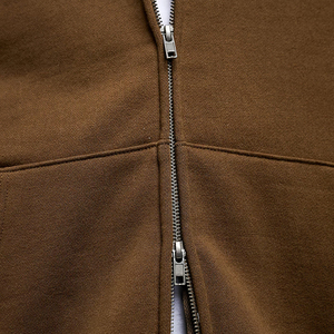 Sweat à capuche zippé personnalisé pour homme, en molleton épais, avec patchwork chenille et motif graphique de lettres sur la poitrine - Product Image 4