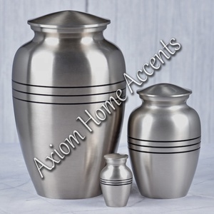 Urne funéraire élégante de style vase pour adultes Finition polie 10 "Taille 200" Capacité Noir Intérieur Style américain pour les êtres chers Axiom - Product Image 2