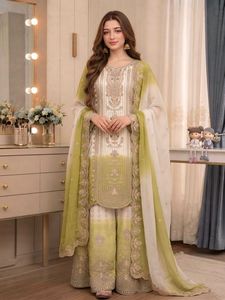 Conjunto de top de georgette con estrellas bordadas de diseño, acolchado bicolor, con pantalón palazzo y dupatta, completamente cosido y listo para usar. - Product Image 3