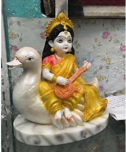 Figurine en résine Saraswati Ji de Sulfax Trading avec base Cygne Veena, décoration religieuse traditionnelle faite à la main pour présentation sur table, Diwali - Product Image 5