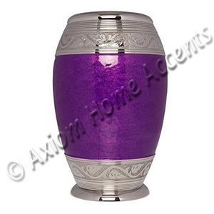 Urna de cremación de latón de calidad superior con un diseño clásico y superficie pulida para un tributo amoroso de Axiom Home Accents - Product Image 1