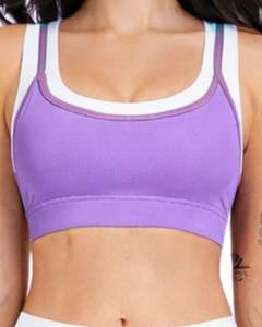 ชุดออกกำลังกายผู้หญิงแบบกำหนดเอง สีลาเวนเดอร์ขาวตัดกัน เสื้อชั้นในกีฬาและกางเกงขาบานเอวสูง ผ้าสเตรช สำหรับโยคะ ฟิตเนส ยิม  รับผลิตตามแบบ OEM ขายส่ง - Product Image 3